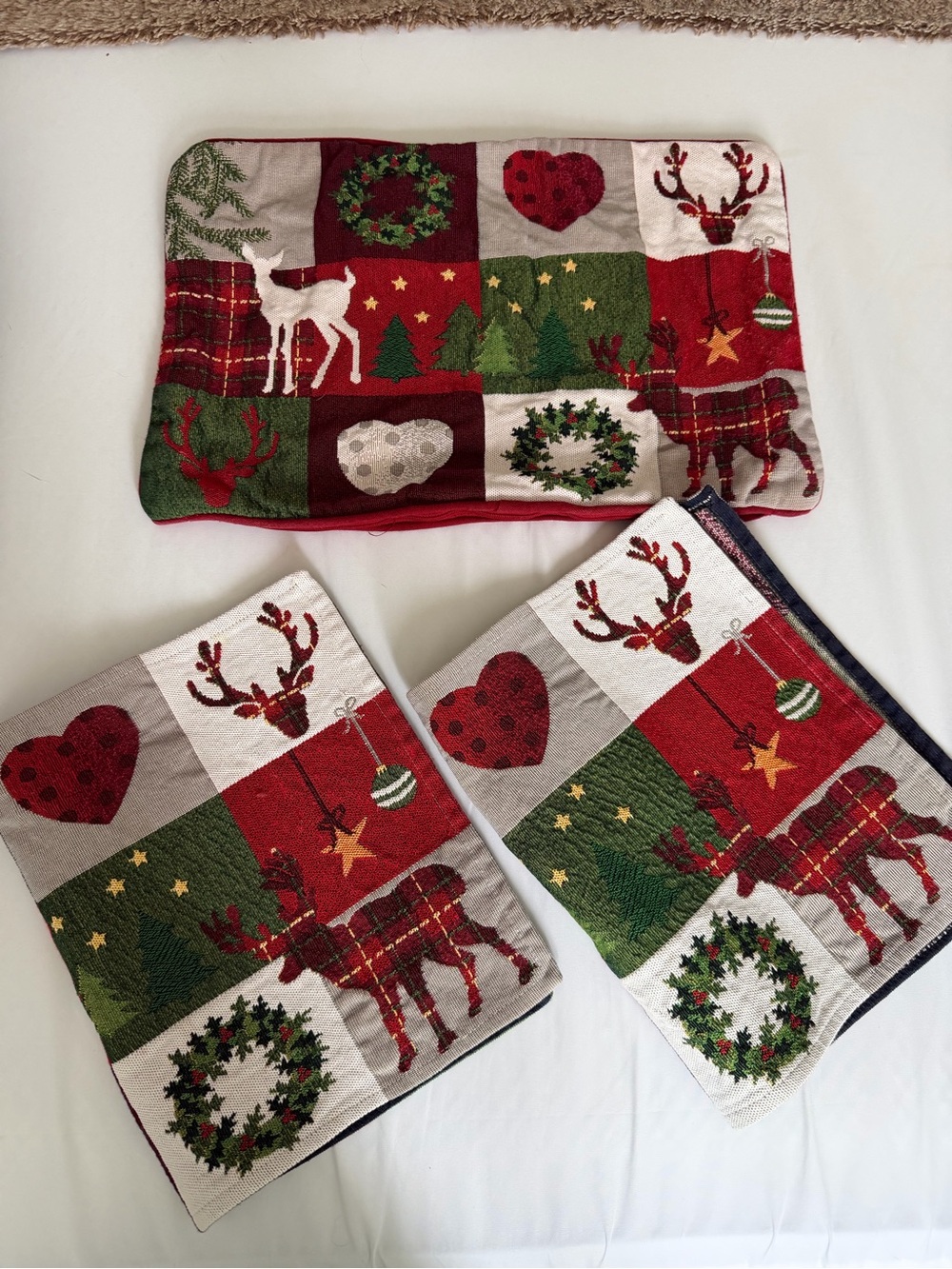 German Christmas Tapestry Set – 2 Placemats, Small Runner & Cushion Cover
